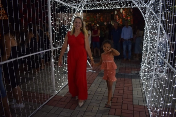Foto - “Luzes da Esperança” transforma Nazaré Paulista e inaugura o Natal 2025 com emoção e brilho
