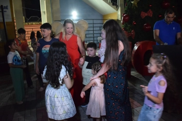 Foto - “Luzes da Esperança” transforma Nazaré Paulista e inaugura o Natal 2025 com emoção e brilho