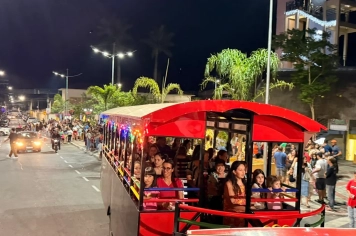 Foto - “Luzes da Esperança” transforma Nazaré Paulista e inaugura o Natal 2025 com emoção e brilho