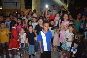 Foto - “Luzes da Esperança” transforma Nazaré Paulista e inaugura o Natal 2025 com emoção e brilho