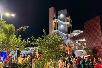 Foto - “Luzes da Esperança” transforma Nazaré Paulista e inaugura o Natal 2025 com emoção e brilho