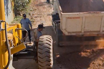 Prefeitura de Nazaré Paulista intensifica manutenção em estradas rurais no Livramento