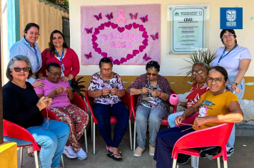 PREFEITURA PROMOVE RODA DE CROCHÊ EM APOIO AO OUTUBRO ROSA