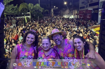 Carnaval 2026 - Bloco Rosa e desfile de Bonecões