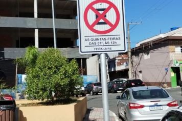 A partir desta quinta-feira(23/05), começa a valer a proibição de estacionamento na margem esquerda da Praça Álvaro Guião, durante a feira livre