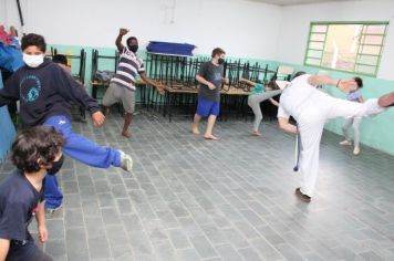 Oficina de capoeira marca mais um dia no Centro Comunitário do bairro Quatro Cantos 