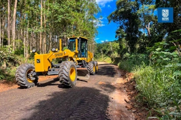 PREFEITURA REALIZA MANUTENÇÕES NO BAIRRO RIBEIRÃO ACIMA 