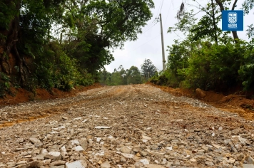 PREFEITURA INTENSIFICA MELHORIAS NA ESTRADA DO BAIRRO DO CUIABÁ 