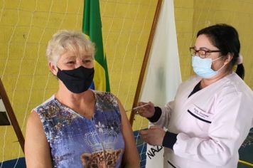 Departamento de Saúde realizou neste sábado (19) a segunda etapa da vacinação para pessoas entre 50 e 59 anos