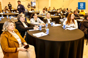 Prefeita Professora Guinha participa do 1º dia da Escola de Prefeitos 2025 em Campos do Jordão