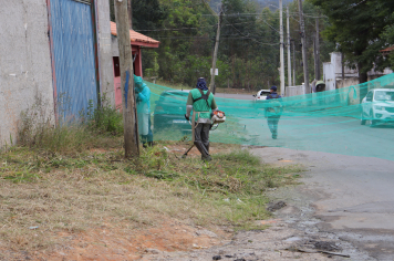 Prefeitura de Nazaré Paulista realiza roçada e limpeza no bairro Monte Verde