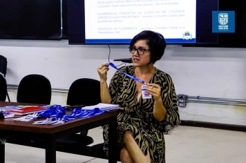 PREFEITURA REALIZA ENTREGA DE CRACHÁS AOS SERVIDORES PÚBLICOS DA EDUCAÇÃO 