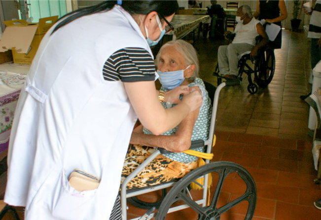 Covid-19: Nazaré Paulista realiza a vacinação de idosos no Lar São Vicente de Paulo
