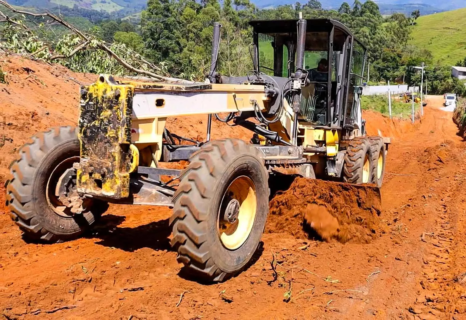 PREFEITURA REALIZA MANUTENÇÕES NO BAIRRO DO CUIABÁ EM NAZARÉ PAULISTA