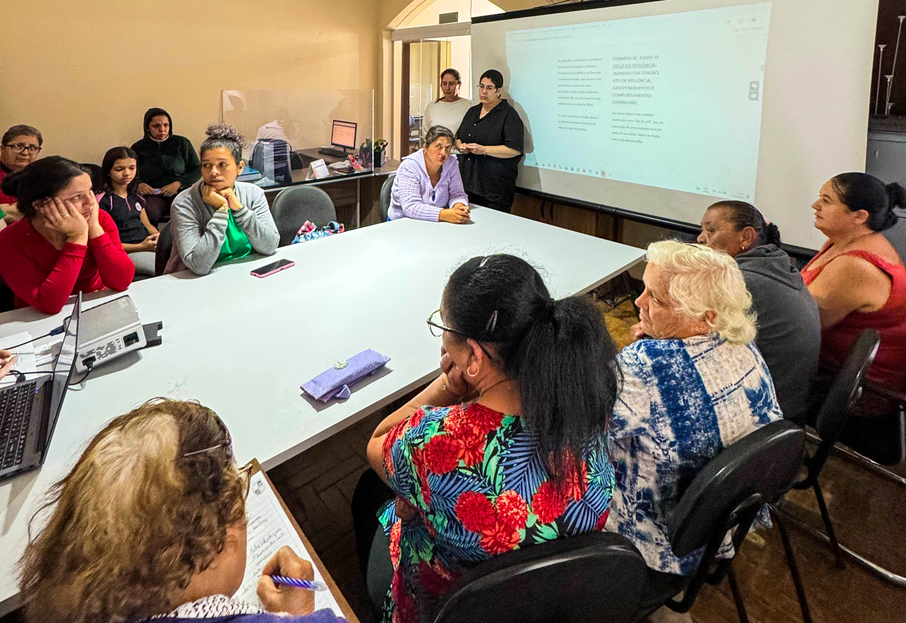 Secretaria de Assistência Social e CRAS promovem ação em alusão aos 19 anos da lei Maria da Penha em Nazaré Paulista