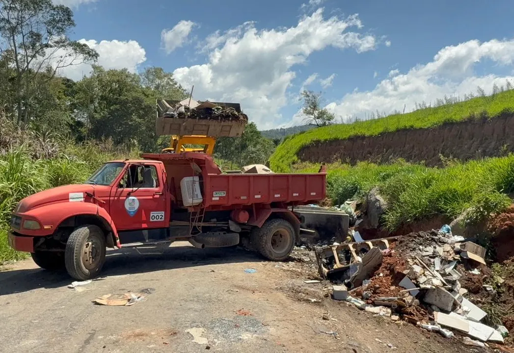 Prefeitura de Nazaré Paulista realiza limpeza e revitalização das lixeiras no bairro Moinho II