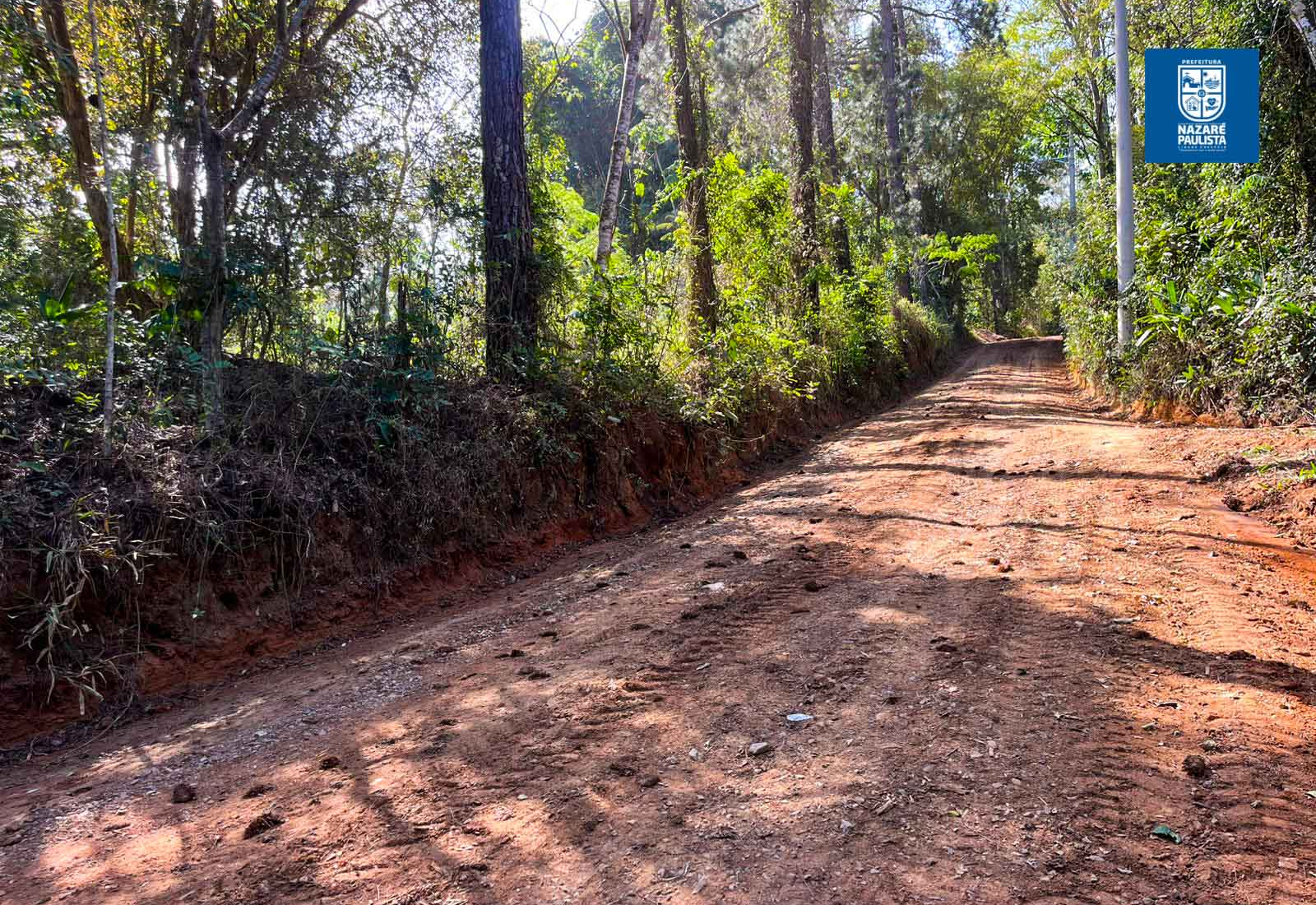 Prefeitura realiza manutenção de estrada no bairro da represa em Nazaré Paulista