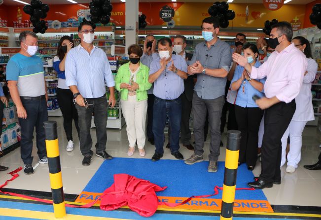 Prefeito Murilo Pinheiro participa da inauguração da segunda loja Farmaconde em Nazaré Paulista