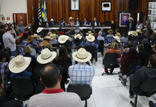 Prefeito Murilo Pinheiro participa de sessão solene em homenagem aos Tropeiros e Carreiros