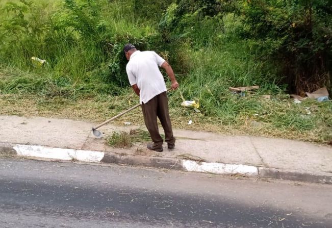 VICENTE NUNES: RUA HELENA DE MORAES PINHEIRO RECEBE EQUIPE DE LIMPEZA