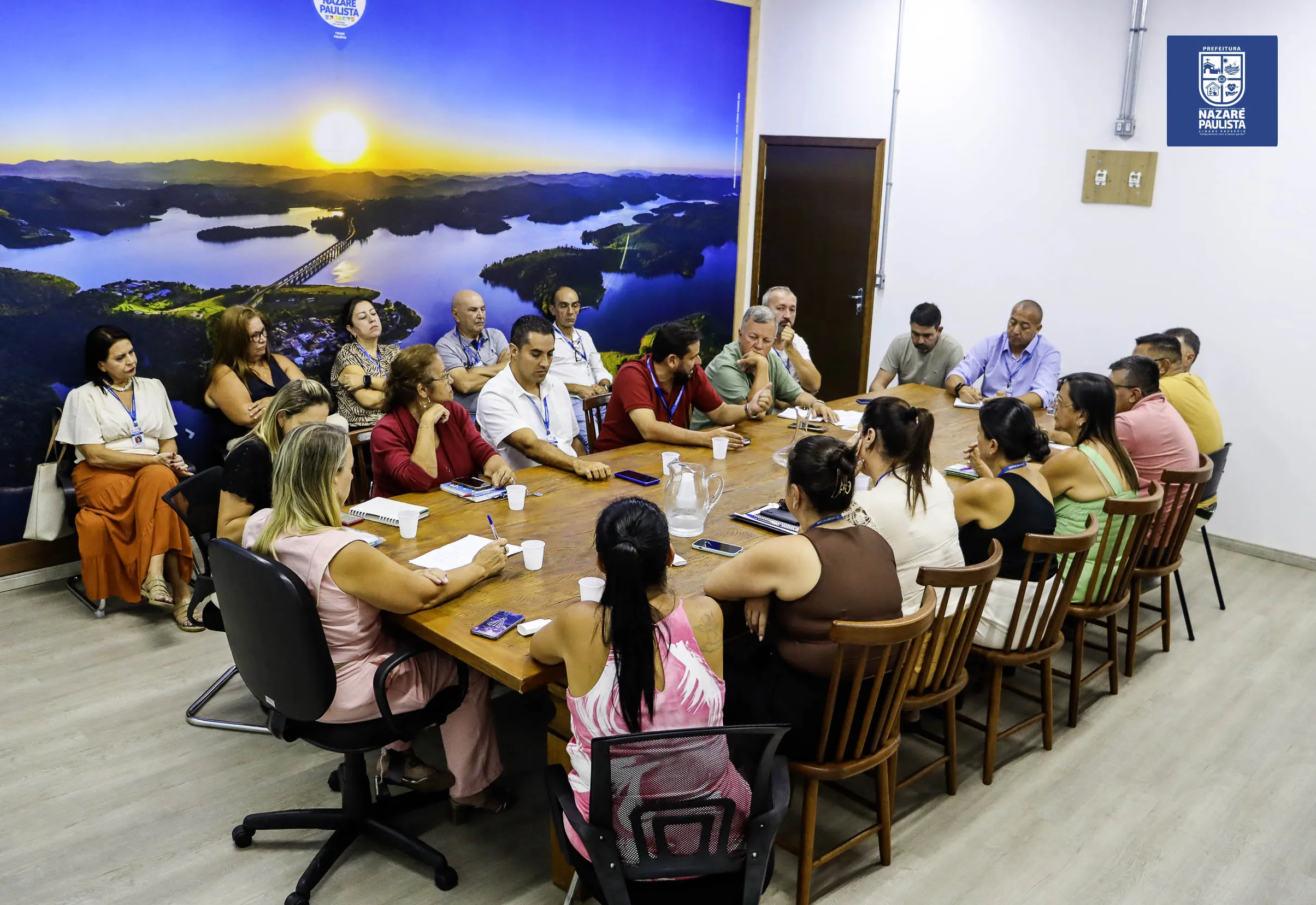 Professora Guinha realiza reunião de avaliação e planejamento com diretores em Nazaré Paulista