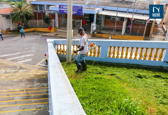 Paço Municipal Maria Tereza Pinheiro Ramos e vias do centro de Nazaré Paulista recebem serviços de zeladoria