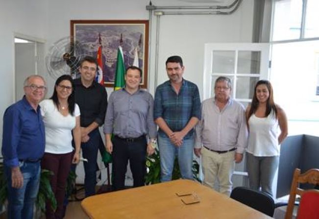 Cidades da região se reúnem para solucionar Cães e Gatos abandonados