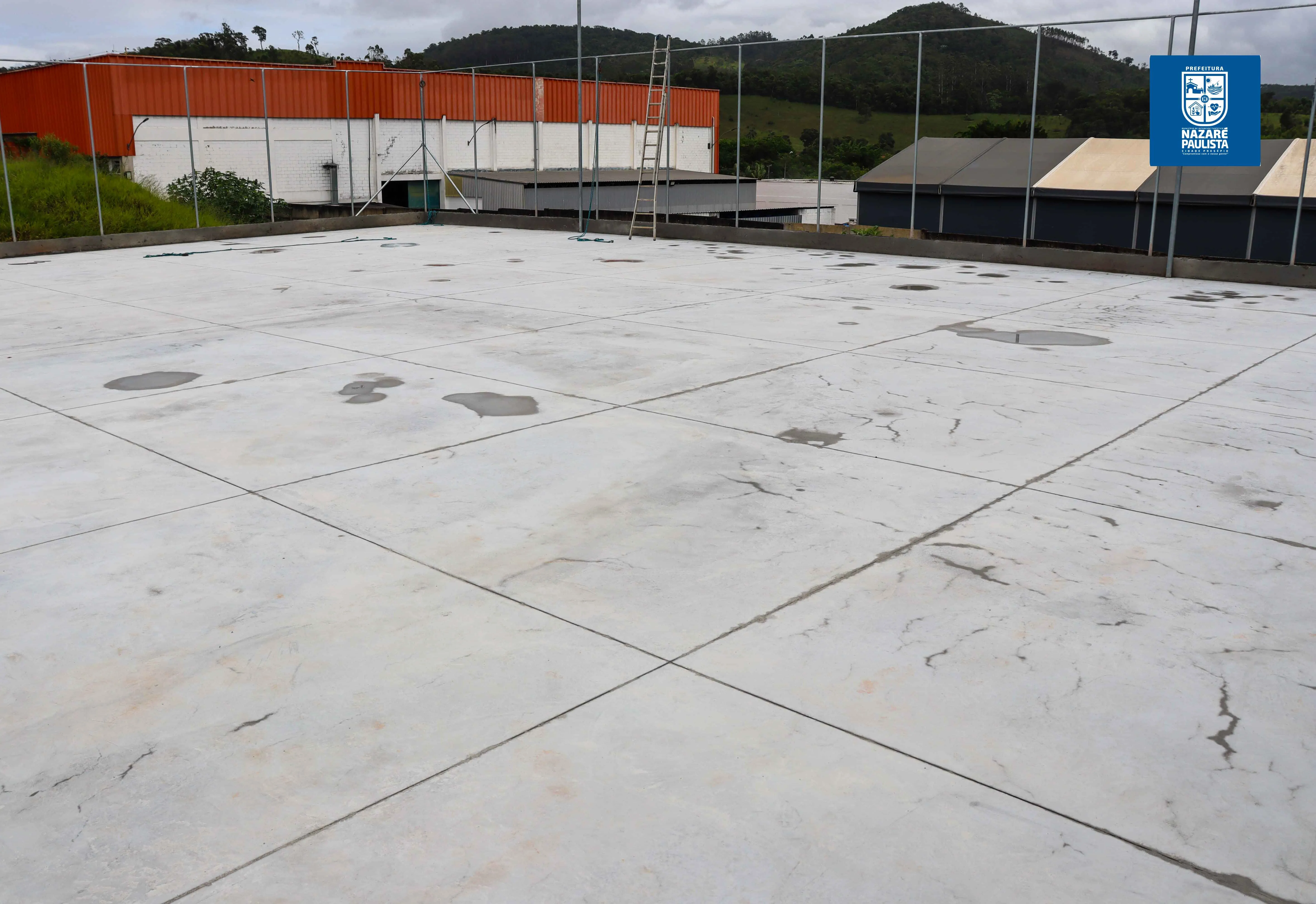 PREFEITURA DE NAZARÉ PAULISTA IMPLANTA QUADRA POLIESPORTIVA NO BAIRRO TANQUE PRETO