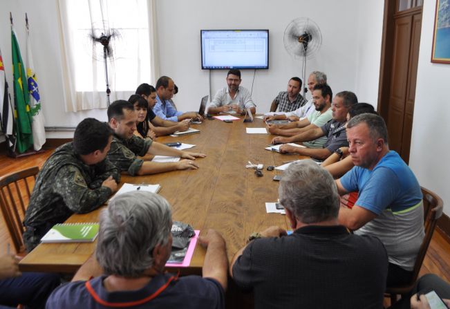 Prefeito realiza reunião sobre loteamentos Clandestinos em Nazaré Paulista