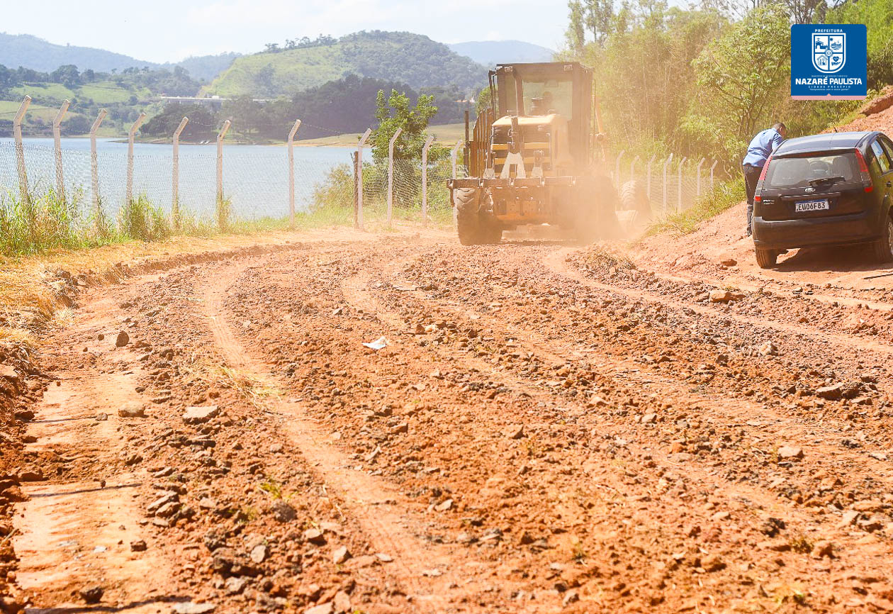Prefeitura de Nazaré Paulista realiza manutenção das estradas no Parque das Águas 