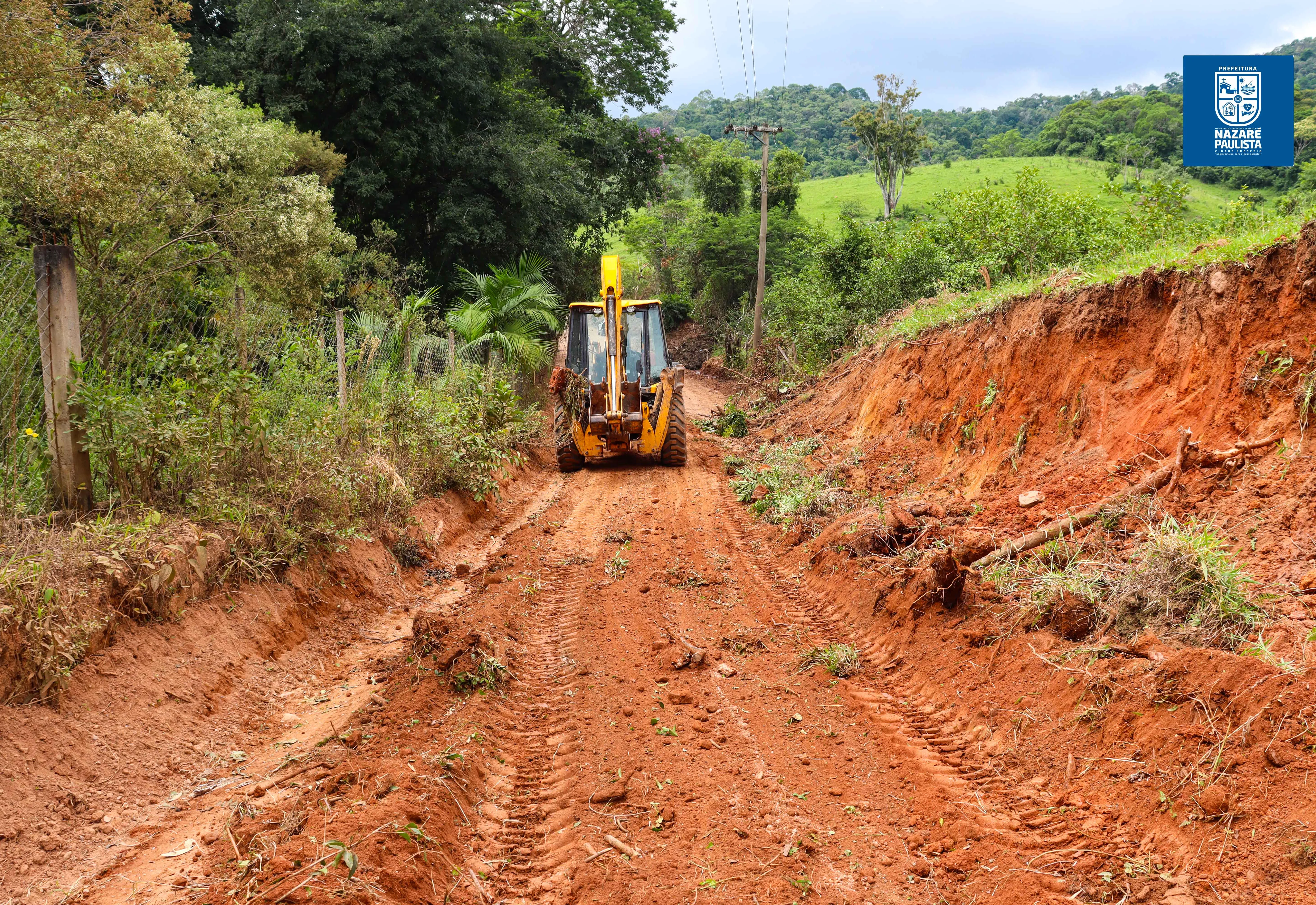 PREFEITURA REALIZA MANUTENÇÃO NA ESTRADA DA CACHOEIRA EM NAZARÉ PAULISTA