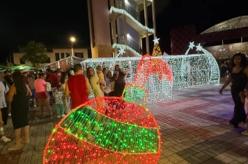 Foto - “Luzes da Esperança” transforma Nazaré Paulista e inaugura o Natal 2025 com emoção e brilho