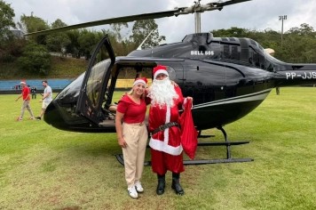 Foto - Inesquecível: chegada do Papai Noel reforça a magia do Natal em Nazaré Paulista