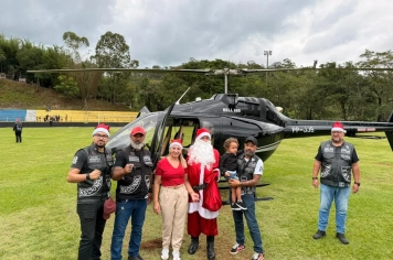 Foto - Inesquecível: chegada do Papai Noel reforça a magia do Natal em Nazaré Paulista