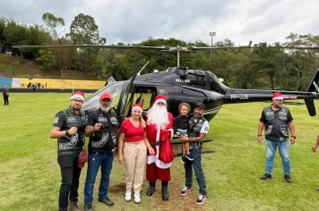 Foto - Inesquecível: chegada do Papai Noel reforça a magia do Natal em Nazaré Paulista
