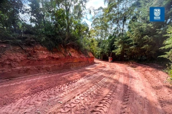 Prefeitura de Nazaré paulista intensifica melhorias na estrada do bairro Guavirutuva