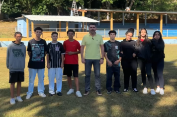 PREFEITO MURILO VISTORIA A FINALIZAÇÃO DA COBERTURA DA ARQUIBANCADA DO ESTÁDIO MUNICIPAL GERALDO RAMOS GONÇALVES