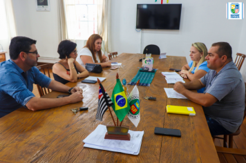 Prefeita de Nazaré Paulista prioriza educação e discute melhorias para o setor