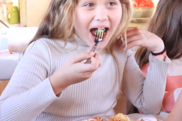 Prefeitura realiza Churrasco na merenda, na escola estadual Henrique Miguel Hacl no bairro Divininho em Nazaré Paulista