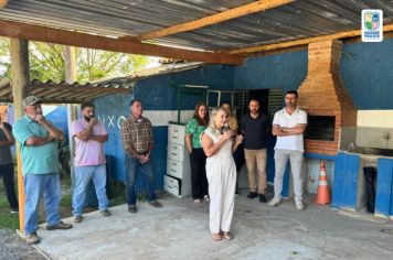 Prefeita Professora Guinha realiza reunião com a equipe da Garagem Municipal em Nazaré Paulista