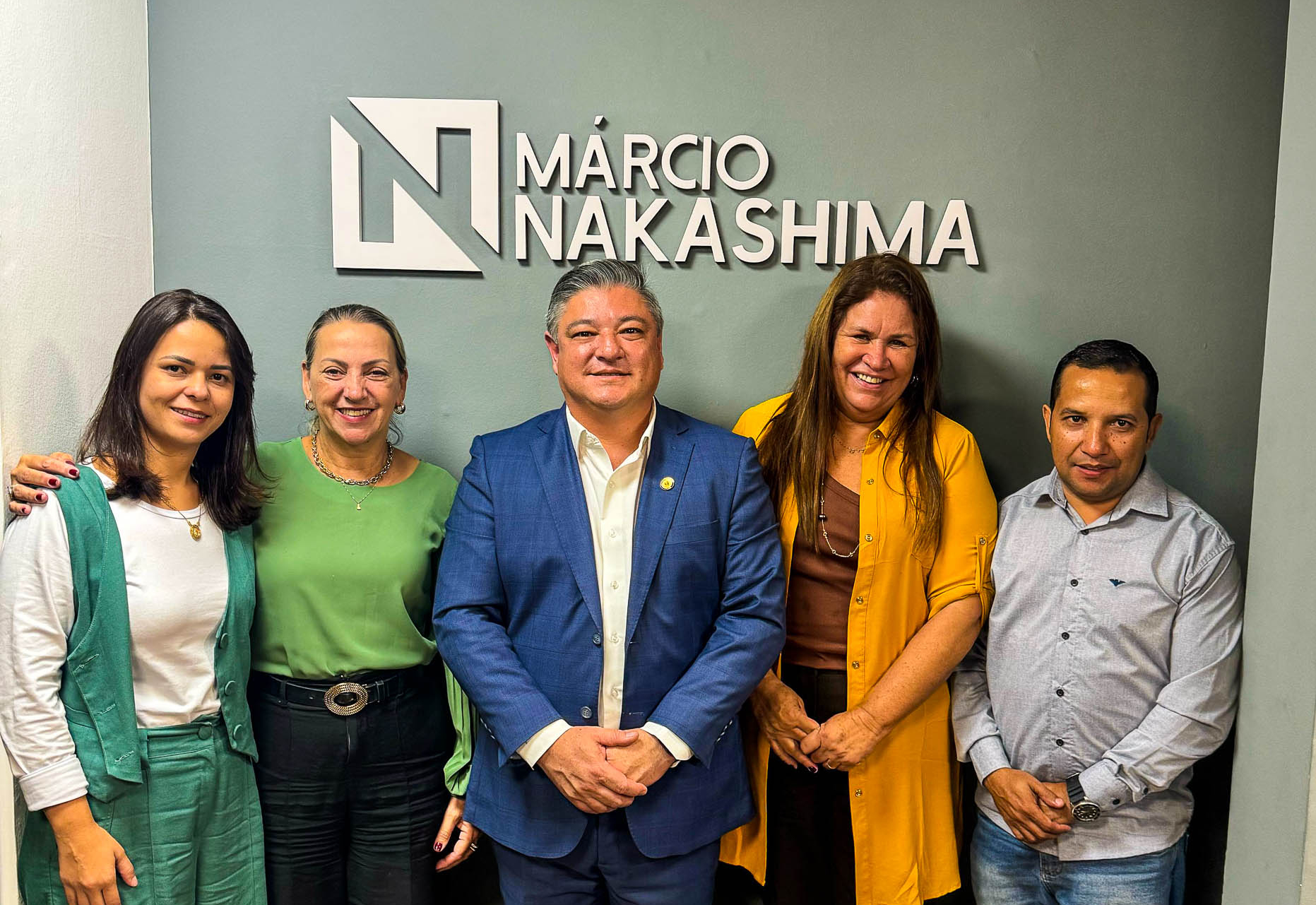 Prefeita Professora Guinha busca recursos para saúde e melhorias para estradas rurais do município, em visita à Alesp