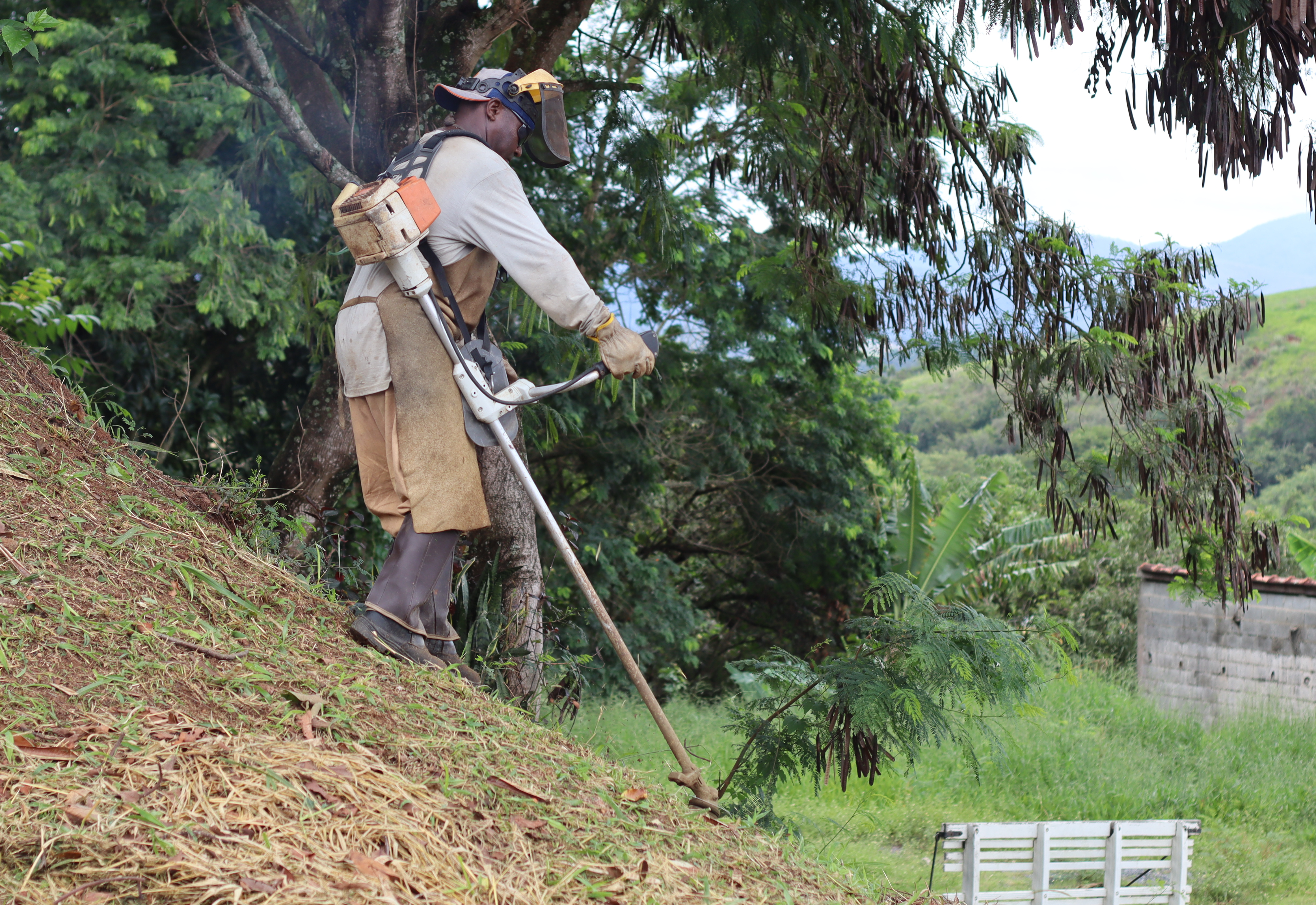 Prefeitura de Nazaré Paulista realiza serviço de zeladoria no Conjunto habitacional José Pinheiro