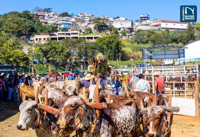 Melhores Momentos: Nazaré Paulista realiza mais uma edição da tradicional chegada da paçoca com desfile de carros de boi e cavaleiros pelas ruas da cidade