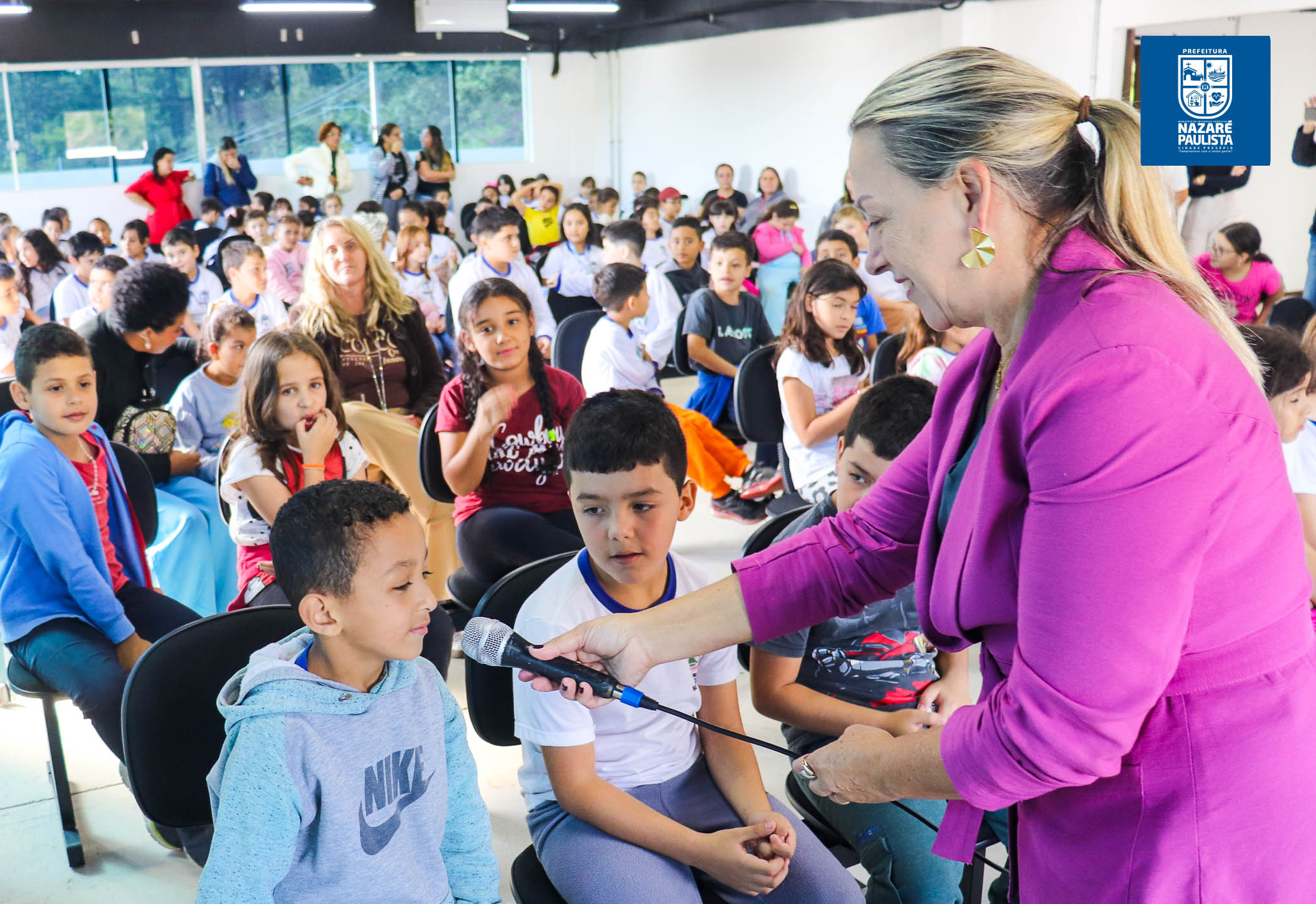 Prefeita Professora Guinha recebe alunos da Escola Faustino Penalva no Paço Municipal
